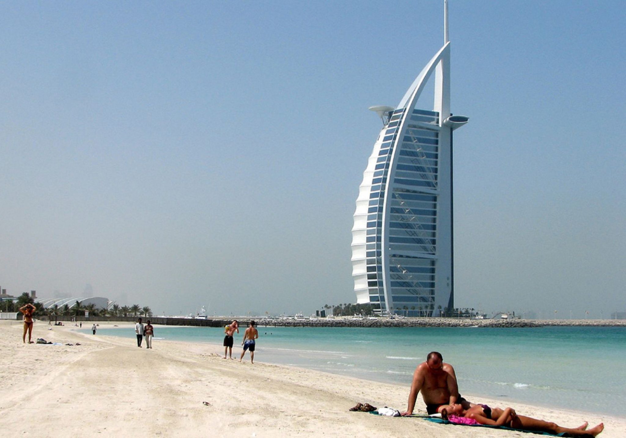 Beach оаэ. Пляж Джумейра в Дубае. Пляж Умм-Сукейм Дубай. Джумейра Бич пляж. Пляж Джумейра опен Бич в Дубае.